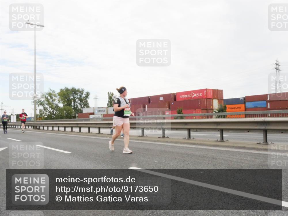 03.10.2025 - Köhlbrandbrückenlauf Matties Gatica Varas http://msf.ph/oto/9173650 03.10.2025 15:28:44 Position 3  meine-sportfotos.de