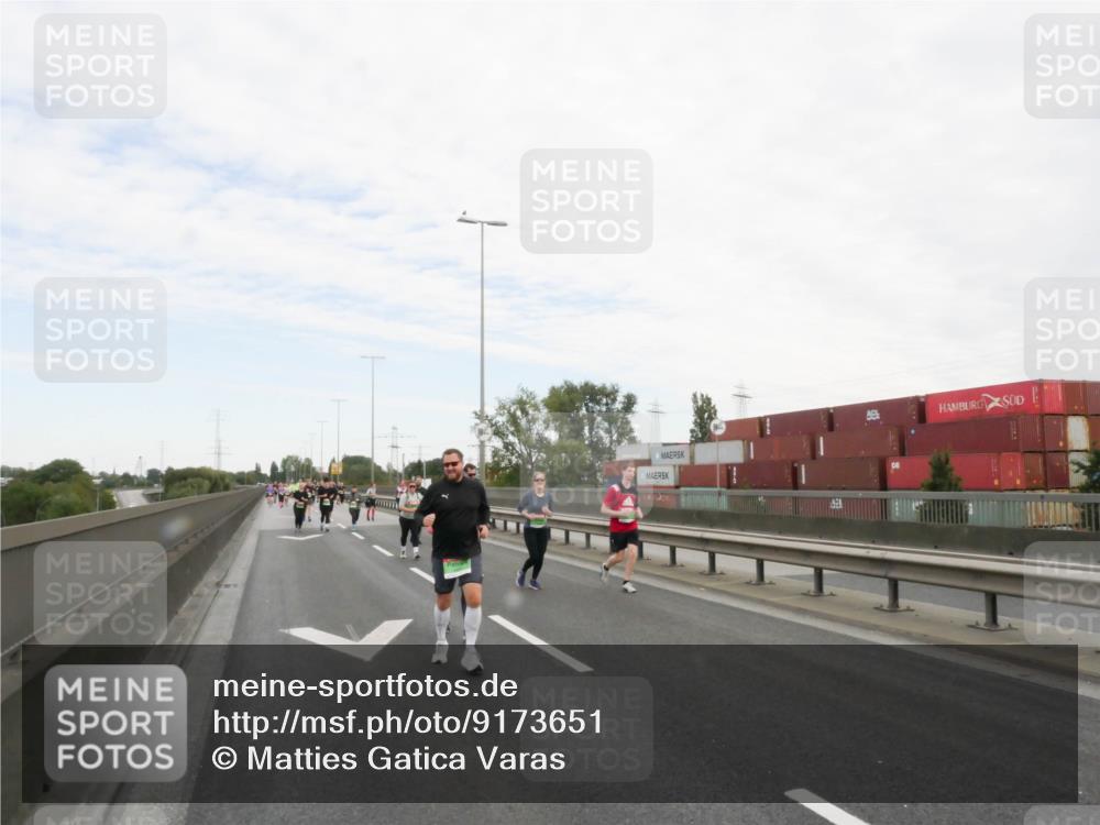 03.10.2025 - Köhlbrandbrückenlauf Matties Gatica Varas http://msf.ph/oto/9173651 03.10.2025 15:28:49 Position 3  meine-sportfotos.de