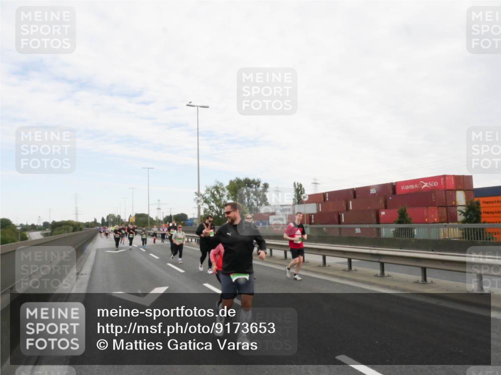 03.10.2025 - Köhlbrandbrückenlauf Matties Gatica Varas http://msf.ph/oto/9173653 03.10.2025 15:28:50 Position 3 4 meine-sportfotos.de