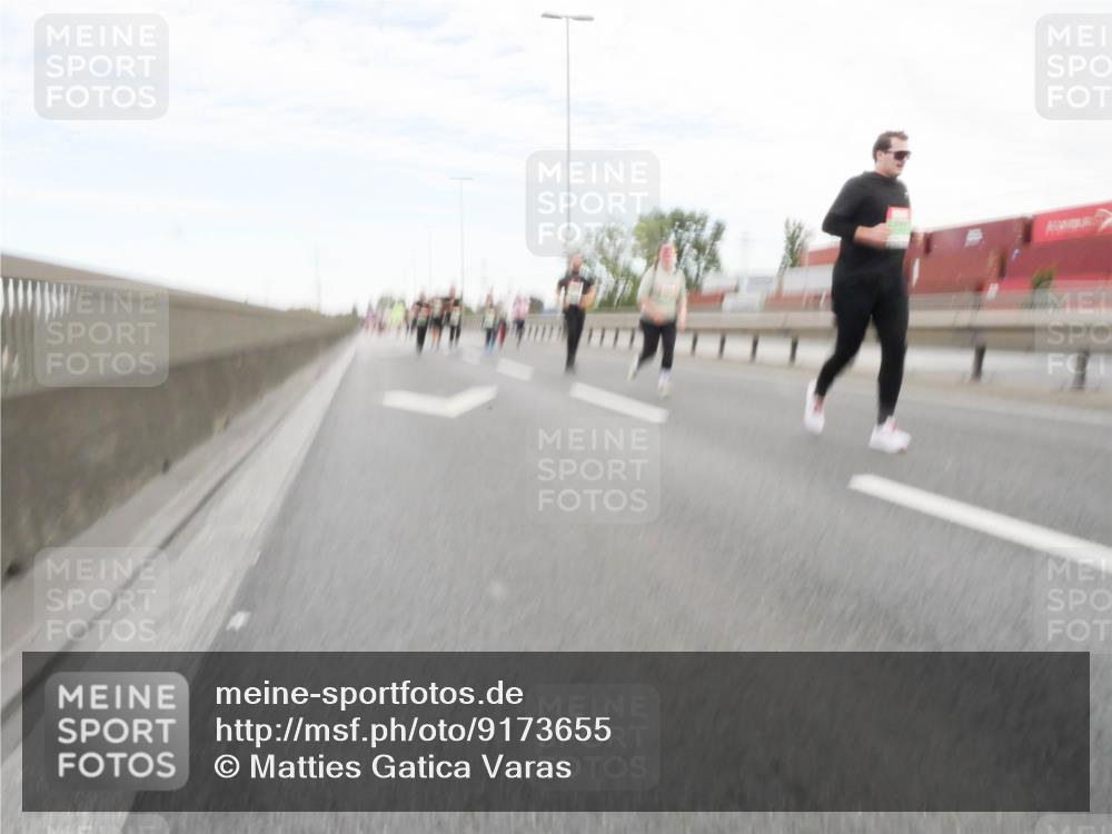 03.10.2025 - Köhlbrandbrückenlauf Matties Gatica Varas http://msf.ph/oto/9173655 03.10.2025 15:28:53 Position 3  meine-sportfotos.de