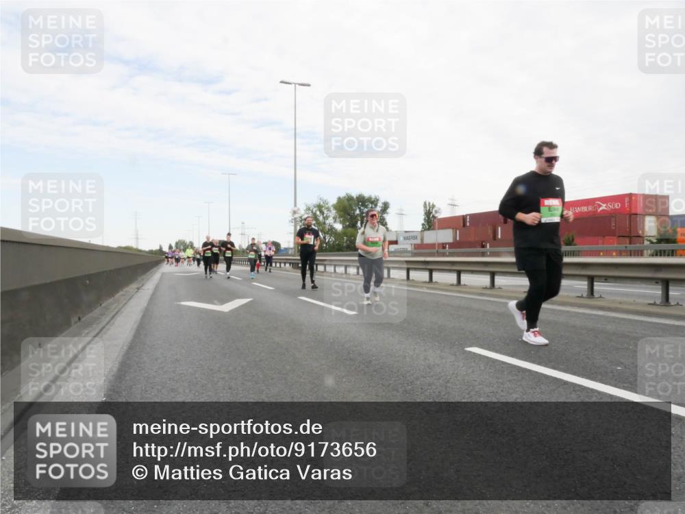 03.10.2025 - Köhlbrandbrückenlauf Matties Gatica Varas http://msf.ph/oto/9173656 03.10.2025 15:28:54 Position 3  meine-sportfotos.de