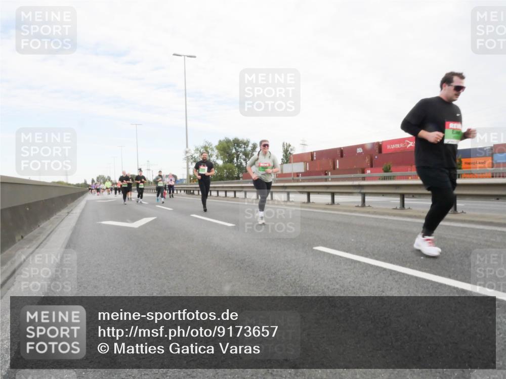 03.10.2025 - Köhlbrandbrückenlauf Matties Gatica Varas http://msf.ph/oto/9173657 03.10.2025 15:28:54 Position 3  meine-sportfotos.de
