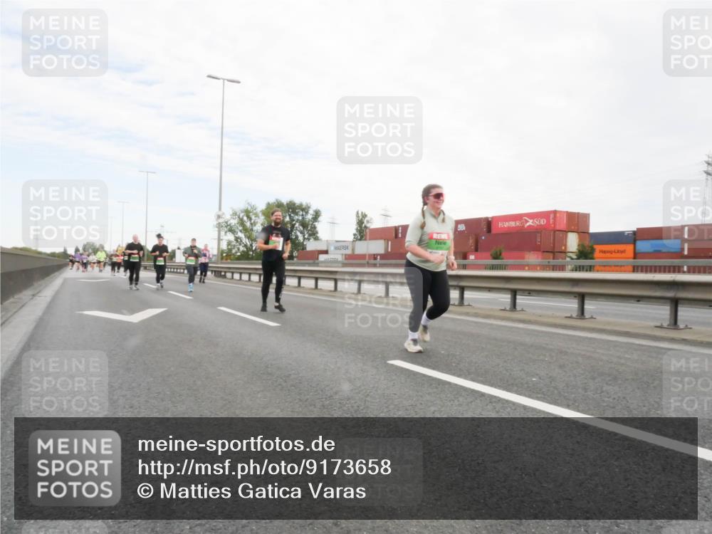 03.10.2025 - Köhlbrandbrückenlauf Matties Gatica Varas http://msf.ph/oto/9173658 03.10.2025 15:28:55 Position 3  meine-sportfotos.de