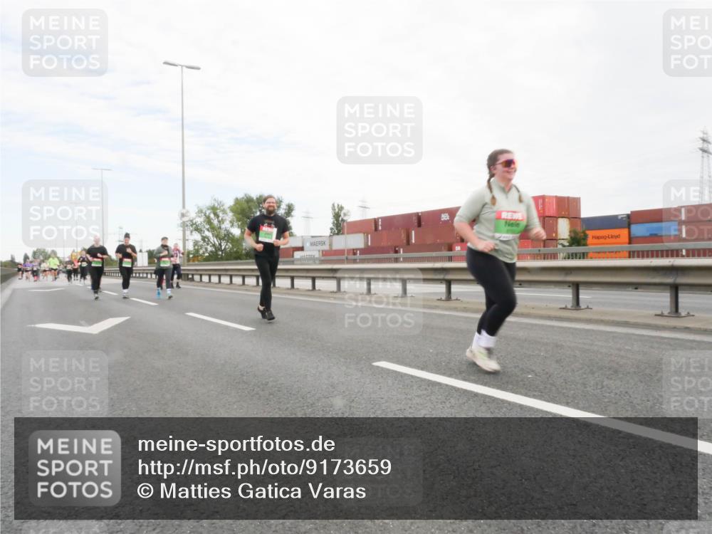 03.10.2025 - Köhlbrandbrückenlauf Matties Gatica Varas http://msf.ph/oto/9173659 03.10.2025 15:28:56 Position 3  meine-sportfotos.de