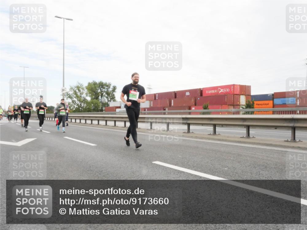 03.10.2025 - Köhlbrandbrückenlauf Matties Gatica Varas http://msf.ph/oto/9173660 03.10.2025 15:28:56 Position 3  meine-sportfotos.de