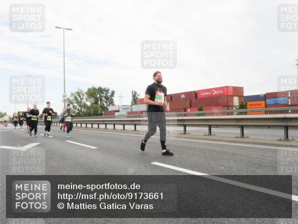 03.10.2025 - Köhlbrandbrückenlauf Matties Gatica Varas http://msf.ph/oto/9173661 03.10.2025 15:28:57 Position 3  meine-sportfotos.de