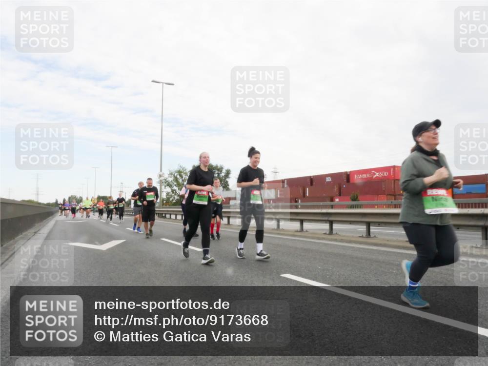 03.10.2025 - Köhlbrandbrückenlauf Matties Gatica Varas http://msf.ph/oto/9173668 03.10.2025 15:29:01 Position 3  meine-sportfotos.de