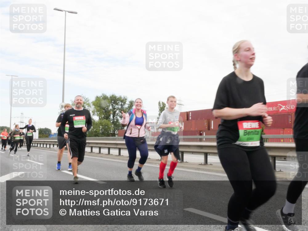 03.10.2025 - Köhlbrandbrückenlauf Matties Gatica Varas http://msf.ph/oto/9173671 03.10.2025 15:29:02 Position 3 480 meine-sportfotos.de
