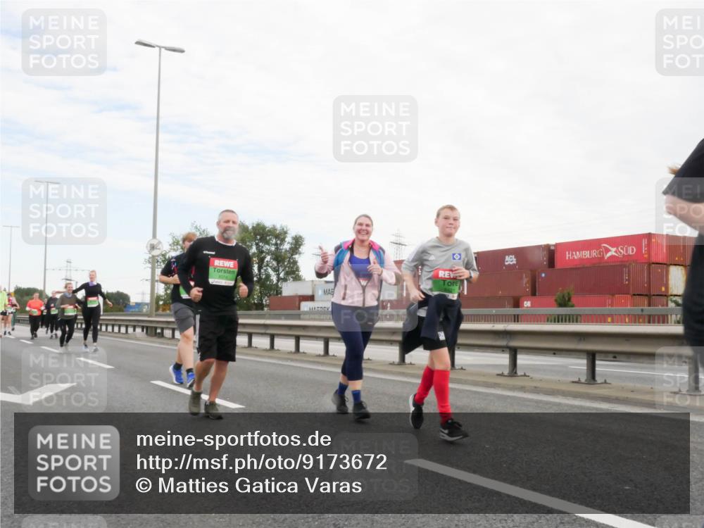 03.10.2025 - Köhlbrandbrückenlauf Matties Gatica Varas http://msf.ph/oto/9173672 03.10.2025 15:29:02 Position 3  meine-sportfotos.de