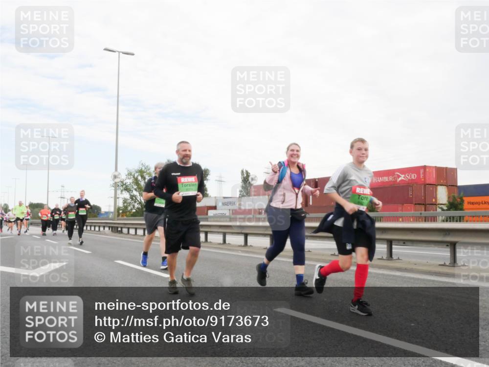 03.10.2025 - Köhlbrandbrückenlauf Matties Gatica Varas http://msf.ph/oto/9173673 03.10.2025 15:29:03 Position 3 374 meine-sportfotos.de