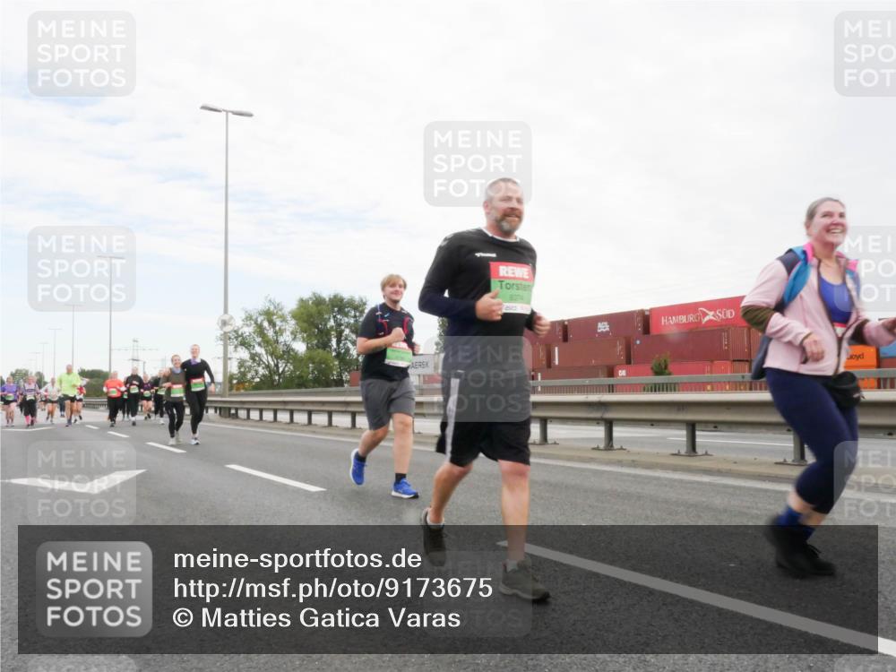 03.10.2025 - Köhlbrandbrückenlauf Matties Gatica Varas http://msf.ph/oto/9173675 03.10.2025 15:29:04 Position 3 8374 meine-sportfotos.de