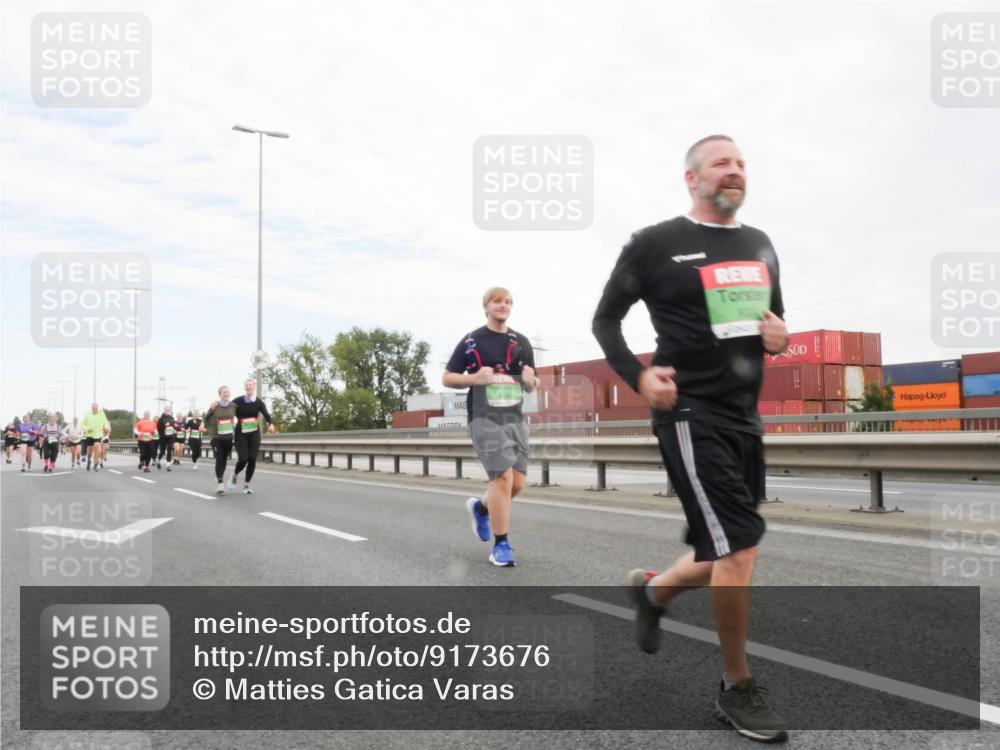 03.10.2025 - Köhlbrandbrückenlauf Matties Gatica Varas http://msf.ph/oto/9173676 03.10.2025 15:29:04 Position 3  meine-sportfotos.de