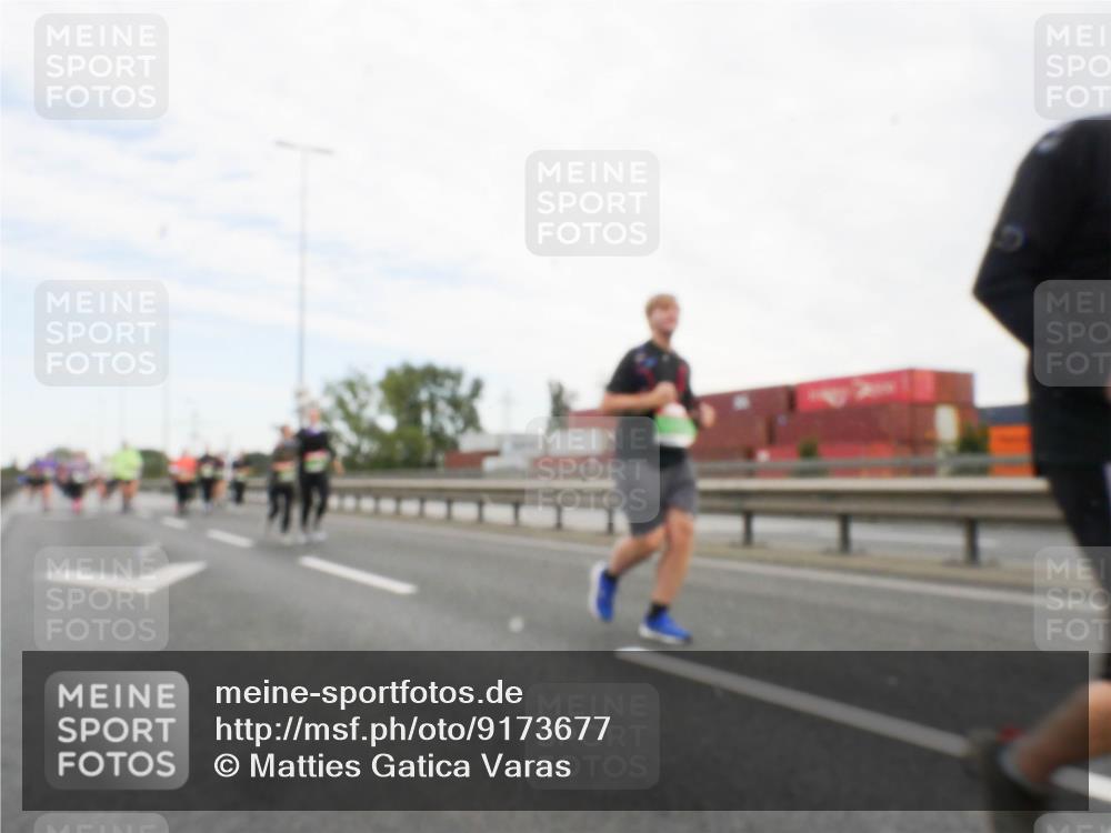 03.10.2025 - Köhlbrandbrückenlauf Matties Gatica Varas http://msf.ph/oto/9173677 03.10.2025 15:29:05 Position 3  meine-sportfotos.de