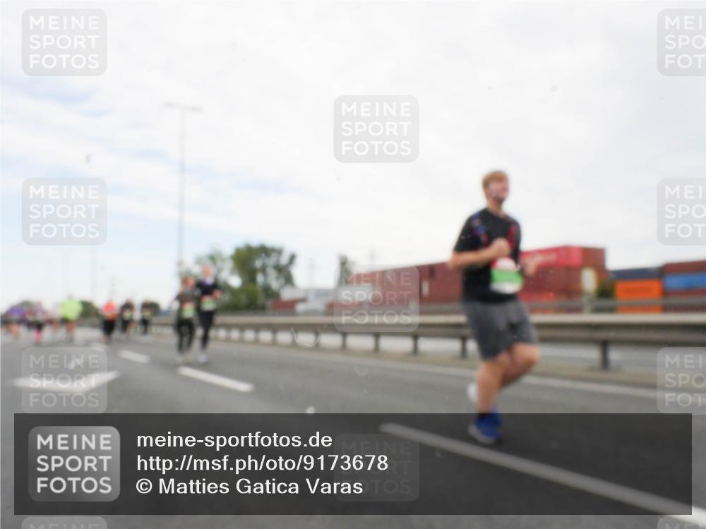 03.10.2025 - Köhlbrandbrückenlauf Matties Gatica Varas http://msf.ph/oto/9173678 03.10.2025 15:29:05 Position 3  meine-sportfotos.de
