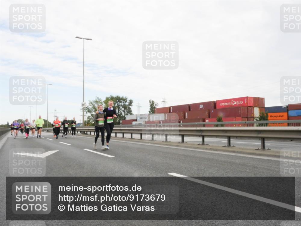 03.10.2025 - Köhlbrandbrückenlauf Matties Gatica Varas http://msf.ph/oto/9173679 03.10.2025 15:29:06 Position 3  meine-sportfotos.de