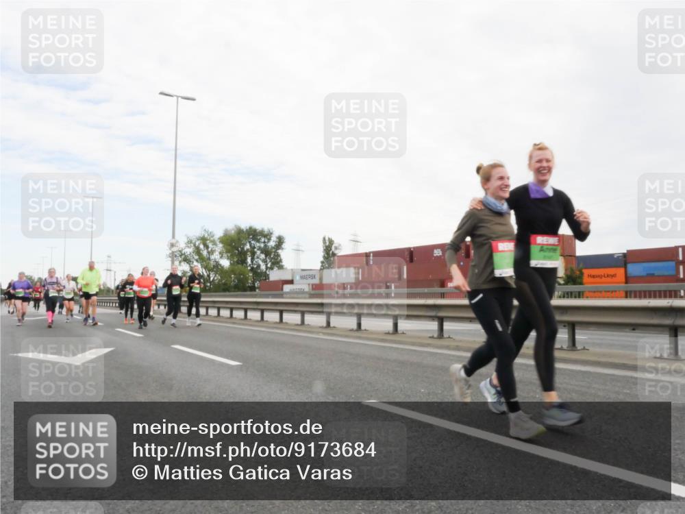 03.10.2025 - Köhlbrandbrückenlauf Matties Gatica Varas http://msf.ph/oto/9173684 03.10.2025 15:29:08 Position 3  meine-sportfotos.de