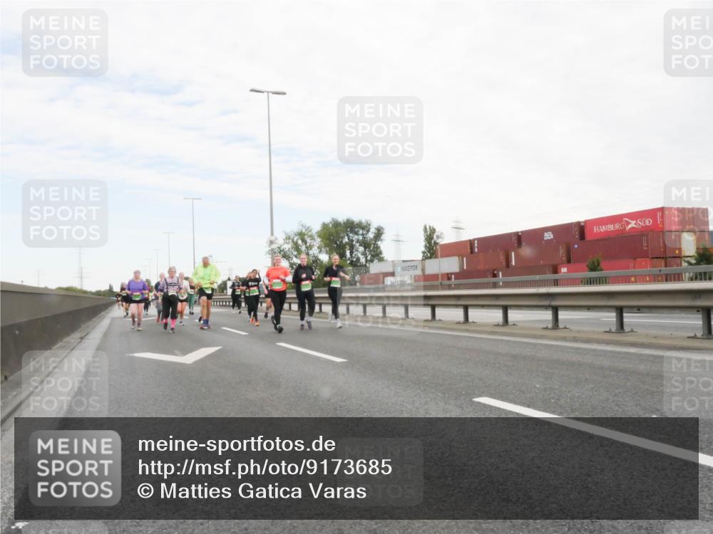 03.10.2025 - Köhlbrandbrückenlauf Matties Gatica Varas http://msf.ph/oto/9173685 03.10.2025 15:29:09 Position 3  meine-sportfotos.de
