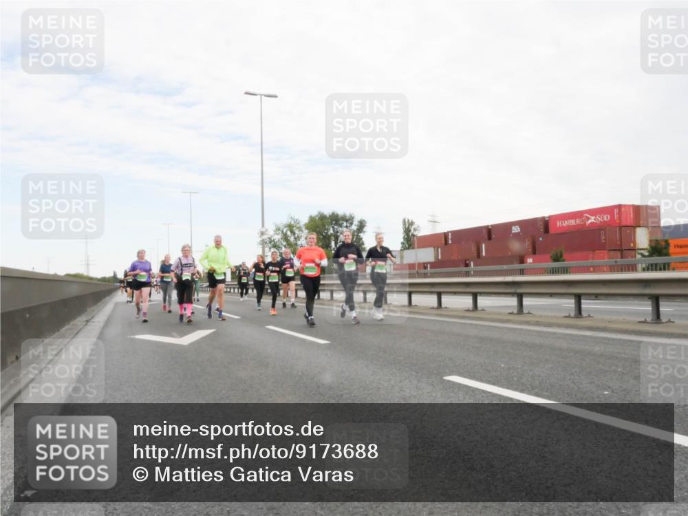 03.10.2025 - Köhlbrandbrückenlauf Matties Gatica Varas http://msf.ph/oto/9173688 03.10.2025 15:29:11 Position 3  meine-sportfotos.de