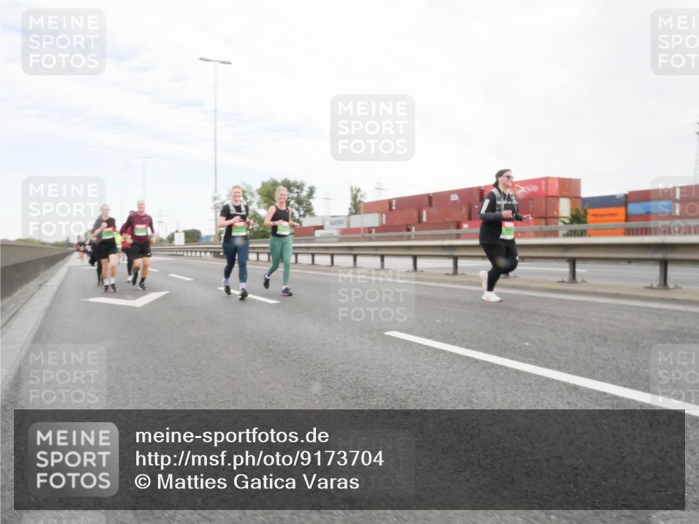 03.10.2025 - Köhlbrandbrückenlauf Matties Gatica Varas http://msf.ph/oto/9173704 03.10.2025 15:29:18 Position 3  meine-sportfotos.de