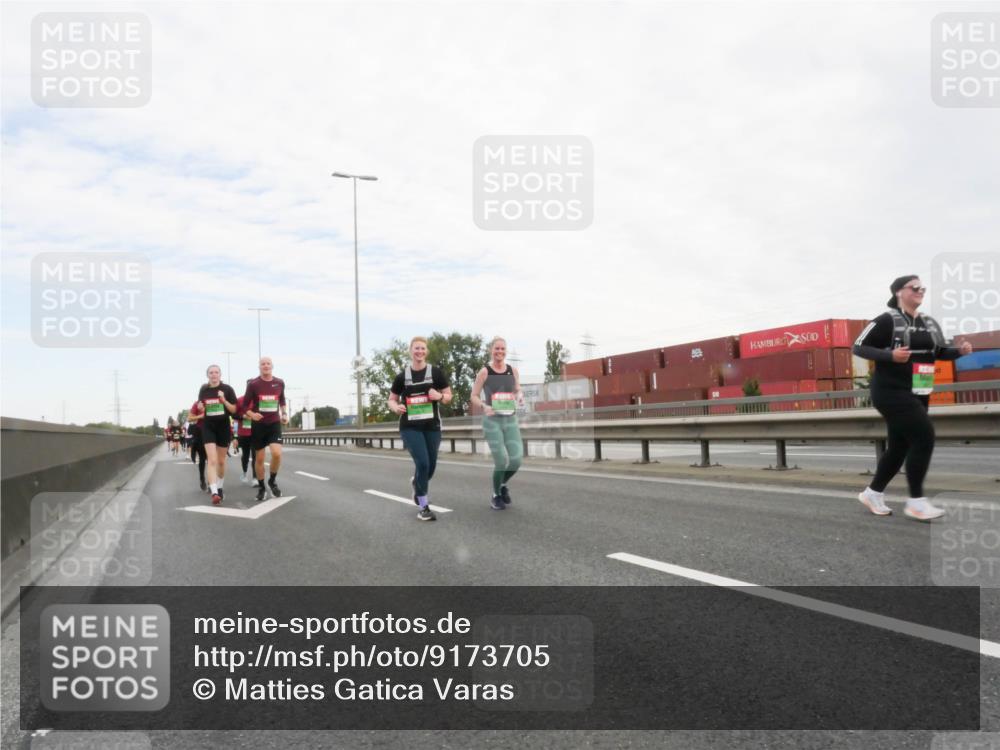 03.10.2025 - Köhlbrandbrückenlauf Matties Gatica Varas http://msf.ph/oto/9173705 03.10.2025 15:29:19 Position 3  meine-sportfotos.de