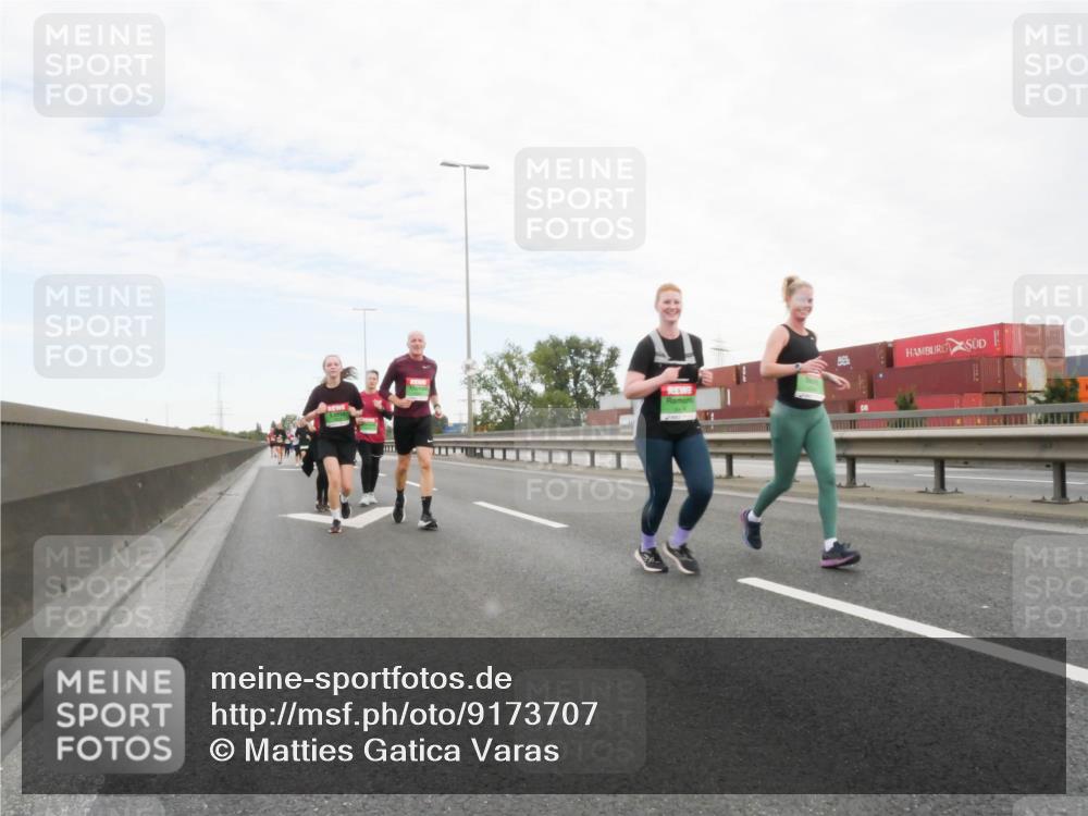 03.10.2025 - Köhlbrandbrückenlauf Matties Gatica Varas http://msf.ph/oto/9173707 03.10.2025 15:29:20 Position 3  meine-sportfotos.de