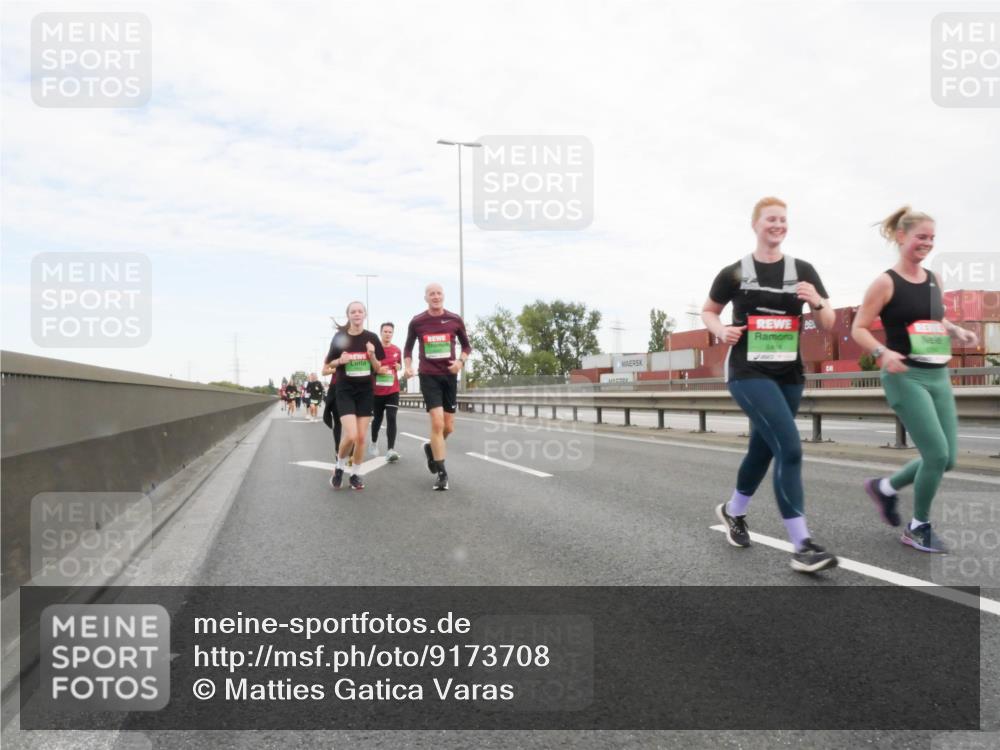 03.10.2025 - Köhlbrandbrückenlauf Matties Gatica Varas http://msf.ph/oto/9173708 03.10.2025 15:29:20 Position 3  meine-sportfotos.de