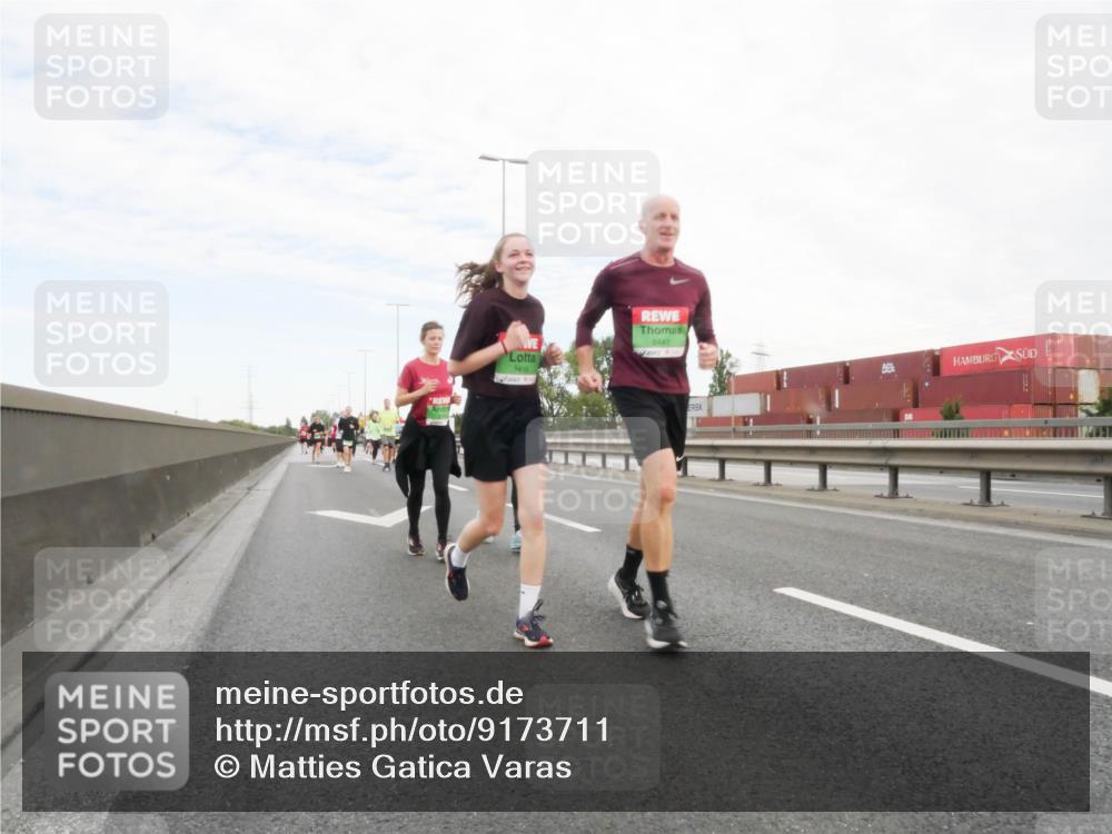 03.10.2025 - Köhlbrandbrückenlauf Matties Gatica Varas http://msf.ph/oto/9173711 03.10.2025 15:29:22 Position 3 8416, 8441 meine-sportfotos.de
