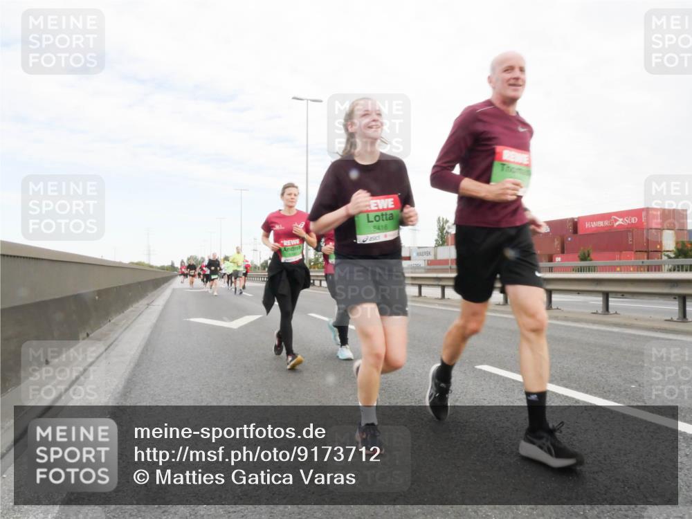 03.10.2025 - Köhlbrandbrückenlauf Matties Gatica Varas http://msf.ph/oto/9173712 03.10.2025 15:29:22 Position 3 9416 meine-sportfotos.de