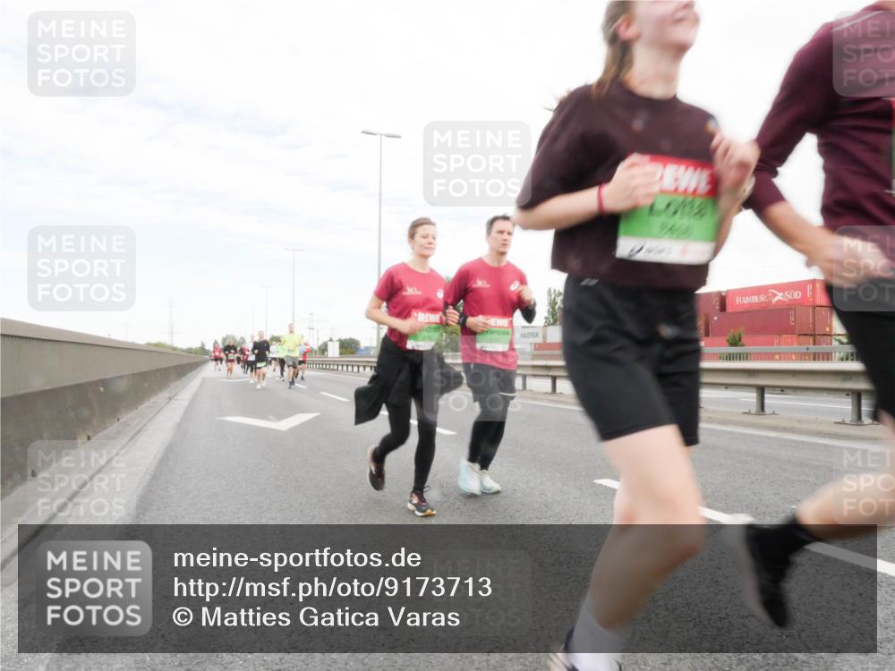 03.10.2025 - Köhlbrandbrückenlauf Matties Gatica Varas http://msf.ph/oto/9173713 03.10.2025 15:29:23 Position 3  meine-sportfotos.de