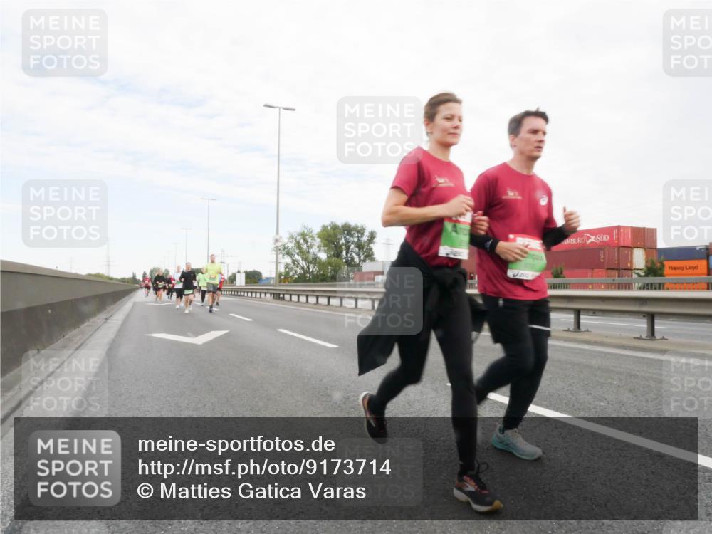 03.10.2025 - Köhlbrandbrückenlauf Matties Gatica Varas http://msf.ph/oto/9173714 03.10.2025 15:29:23 Position 3  meine-sportfotos.de