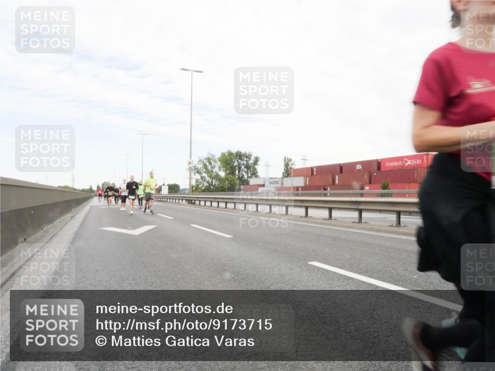 03.10.2025 - Köhlbrandbrückenlauf Matties Gatica Varas http://msf.ph/oto/9173715 03.10.2025 15:29:24 Position 3  meine-sportfotos.de