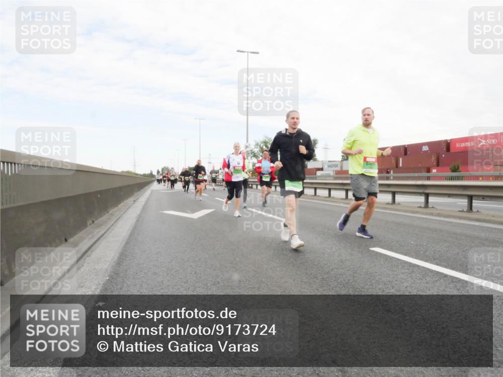 03.10.2025 - Köhlbrandbrückenlauf Matties Gatica Varas http://msf.ph/oto/9173724 03.10.2025 15:29:29 Position 3  meine-sportfotos.de