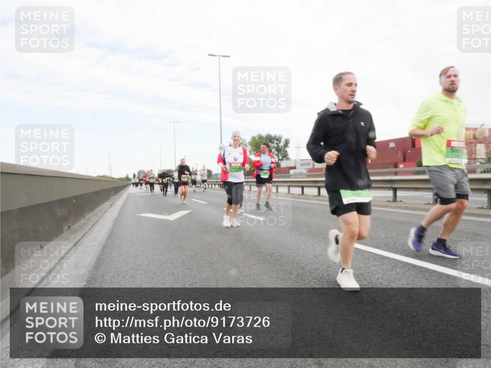 03.10.2025 - Köhlbrandbrückenlauf Matties Gatica Varas http://msf.ph/oto/9173726 03.10.2025 15:29:29 Position 3 839 meine-sportfotos.de