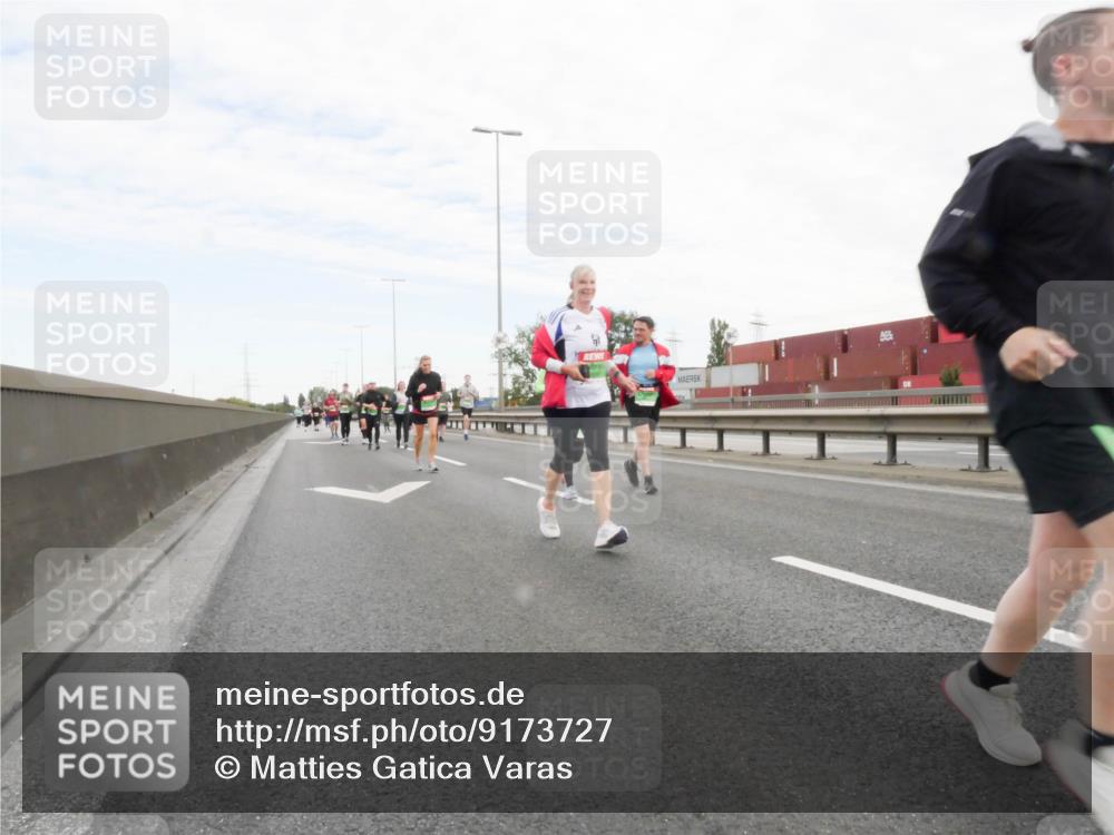 03.10.2025 - Köhlbrandbrückenlauf Matties Gatica Varas http://msf.ph/oto/9173727 03.10.2025 15:29:30 Position 3  meine-sportfotos.de