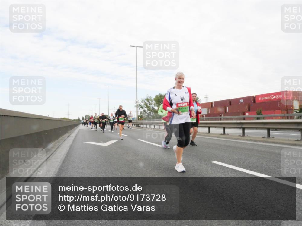 03.10.2025 - Köhlbrandbrückenlauf Matties Gatica Varas http://msf.ph/oto/9173728 03.10.2025 15:29:30 Position 3  meine-sportfotos.de