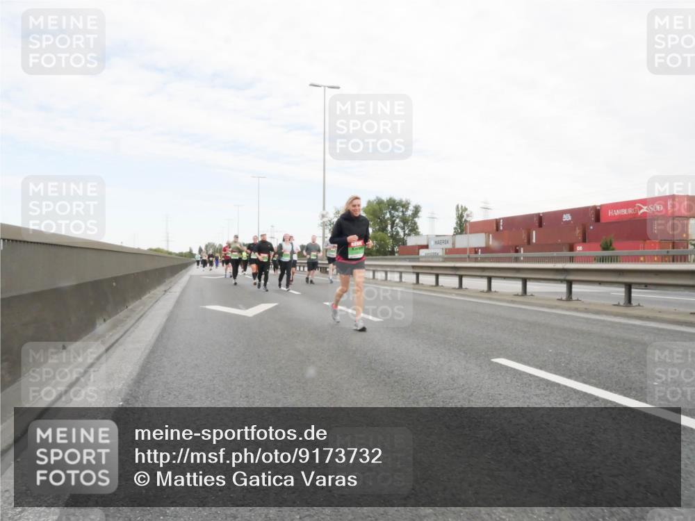 03.10.2025 - Köhlbrandbrückenlauf Matties Gatica Varas http://msf.ph/oto/9173732 03.10.2025 15:29:32 Position 3  meine-sportfotos.de