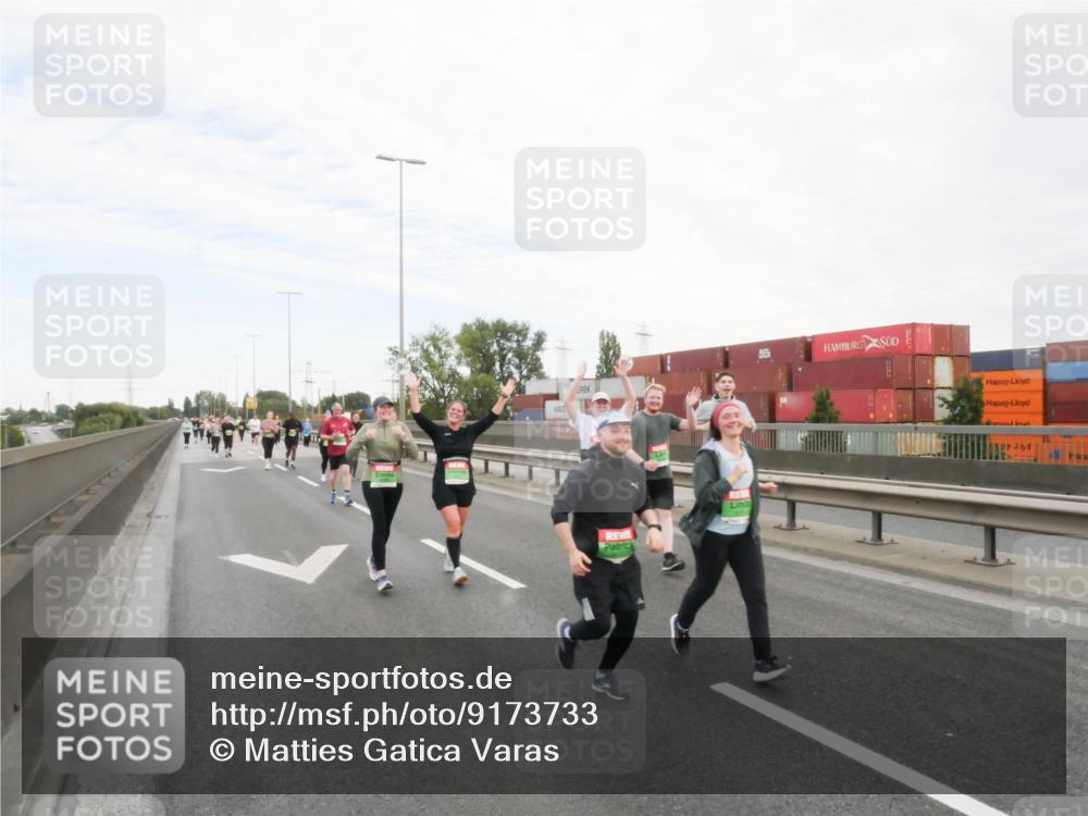 03.10.2025 - Köhlbrandbrückenlauf Matties Gatica Varas http://msf.ph/oto/9173733 03.10.2025 15:29:37 Position 3  meine-sportfotos.de