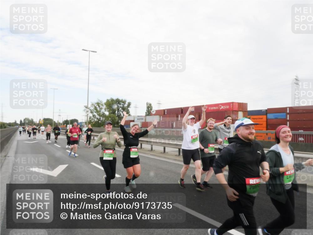 03.10.2025 - Köhlbrandbrückenlauf Matties Gatica Varas http://msf.ph/oto/9173735 03.10.2025 15:29:38 Position 3  meine-sportfotos.de