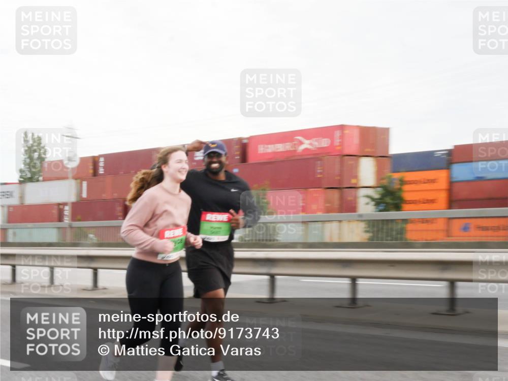 03.10.2025 - Köhlbrandbrückenlauf Matties Gatica Varas http://msf.ph/oto/9173743 03.10.2025 15:29:46 Position 3  meine-sportfotos.de