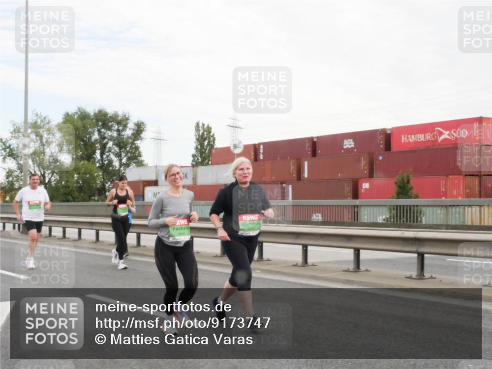 03.10.2025 - Köhlbrandbrückenlauf Matties Gatica Varas http://msf.ph/oto/9173747 03.10.2025 15:29:50 Position 3 9649, 9645 meine-sportfotos.de