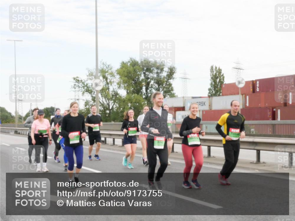 03.10.2025 - Köhlbrandbrückenlauf Matties Gatica Varas http://msf.ph/oto/9173755 03.10.2025 15:29:58 Position 3  meine-sportfotos.de