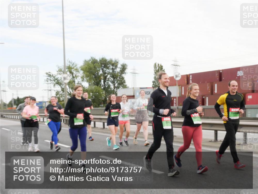 03.10.2025 - Köhlbrandbrückenlauf Matties Gatica Varas http://msf.ph/oto/9173757 03.10.2025 15:29:59 Position 3 9374 meine-sportfotos.de