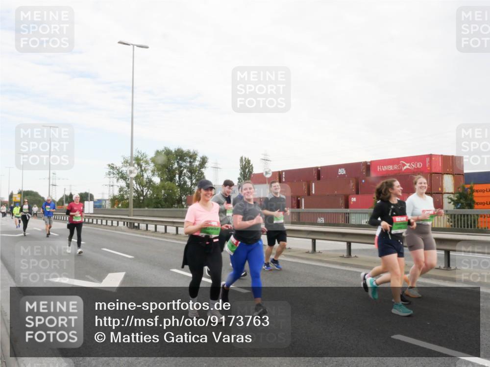 03.10.2025 - Köhlbrandbrückenlauf Matties Gatica Varas http://msf.ph/oto/9173763 03.10.2025 15:30:02 Position 3  meine-sportfotos.de