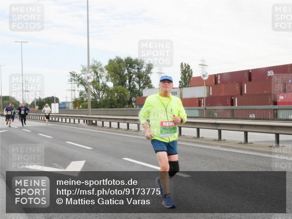 03.10.2025 - Köhlbrandbrückenlauf Matties Gatica Varas http://msf.ph/oto/9173775 03.10.2025 15:30:17 Position 3 8811 meine-sportfotos.de
