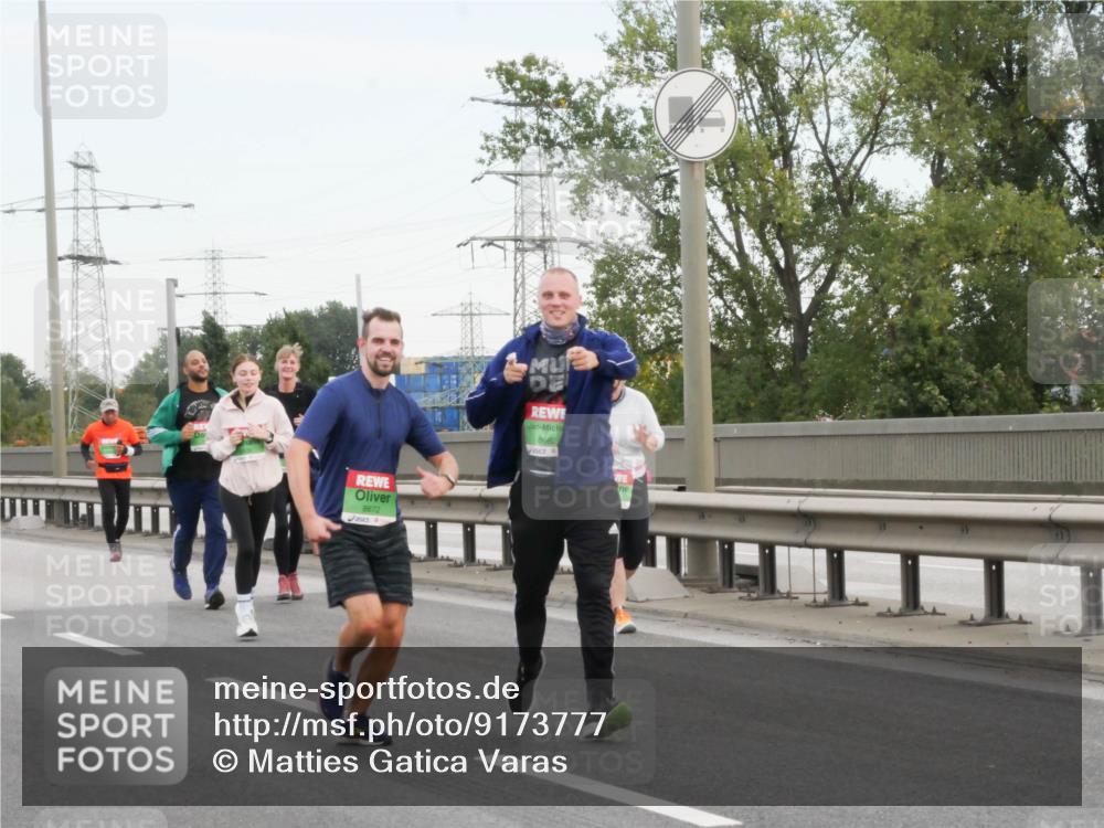 03.10.2025 - Köhlbrandbrückenlauf Matties Gatica Varas http://msf.ph/oto/9173777 03.10.2025 15:30:22 Position 3 8672, 8682 meine-sportfotos.de