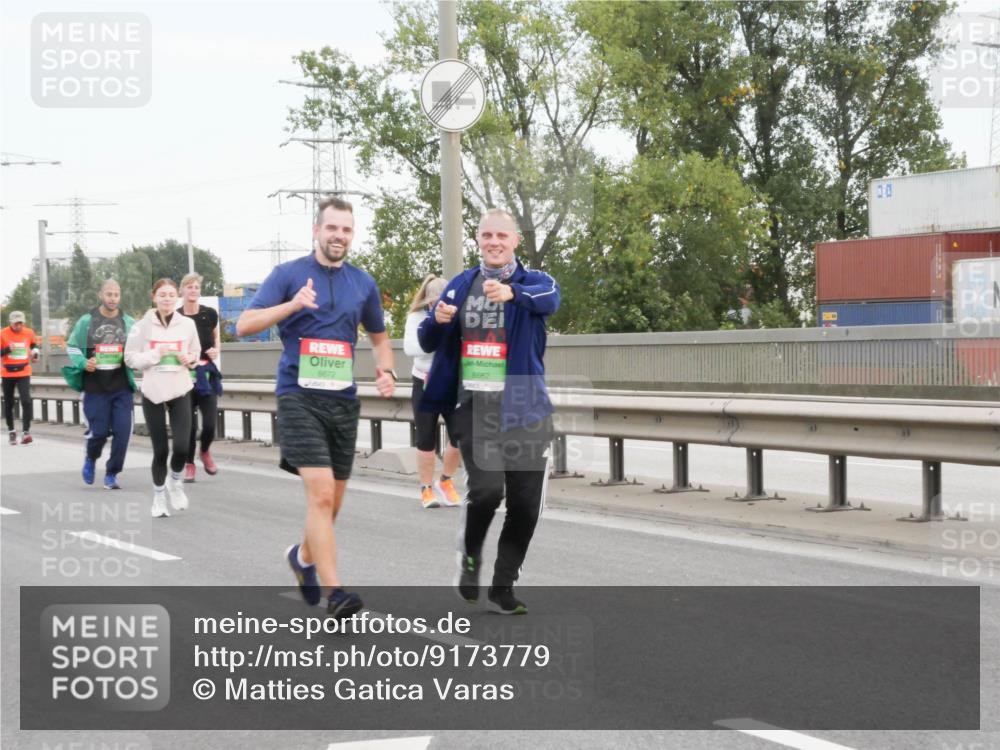 03.10.2025 - Köhlbrandbrückenlauf Matties Gatica Varas http://msf.ph/oto/9173779 03.10.2025 15:30:23 Position 3 8672, 8682, 520 meine-sportfotos.de