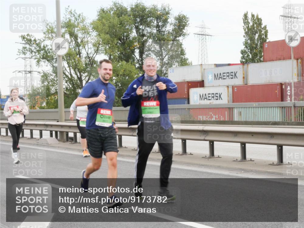 03.10.2025 - Köhlbrandbrückenlauf Matties Gatica Varas http://msf.ph/oto/9173782 03.10.2025 15:30:25 Position 3 30, 8672, 8982 meine-sportfotos.de