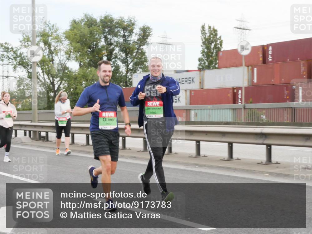03.10.2025 - Köhlbrandbrückenlauf Matties Gatica Varas http://msf.ph/oto/9173783 03.10.2025 15:30:25 Position 3 8672, 8682 meine-sportfotos.de
