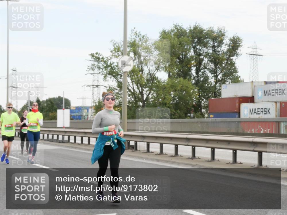 03.10.2025 - Köhlbrandbrückenlauf Matties Gatica Varas http://msf.ph/oto/9173802 03.10.2025 15:30:40 Position 3 200 meine-sportfotos.de