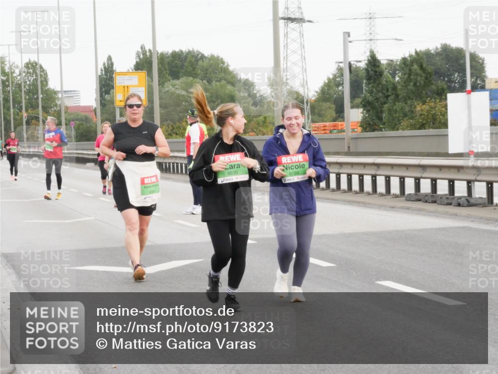 03.10.2025 - Köhlbrandbrückenlauf Matties Gatica Varas http://msf.ph/oto/9173823 03.10.2025 15:31:09 Position 3 8361, 8630, 8720 meine-sportfotos.de